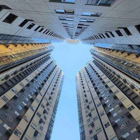 Enjoy Bgc Sunset And Golf Course View 2 Bedroom Loft With 100Mbps Internet Connection Manila Dış mekan fotoğraf