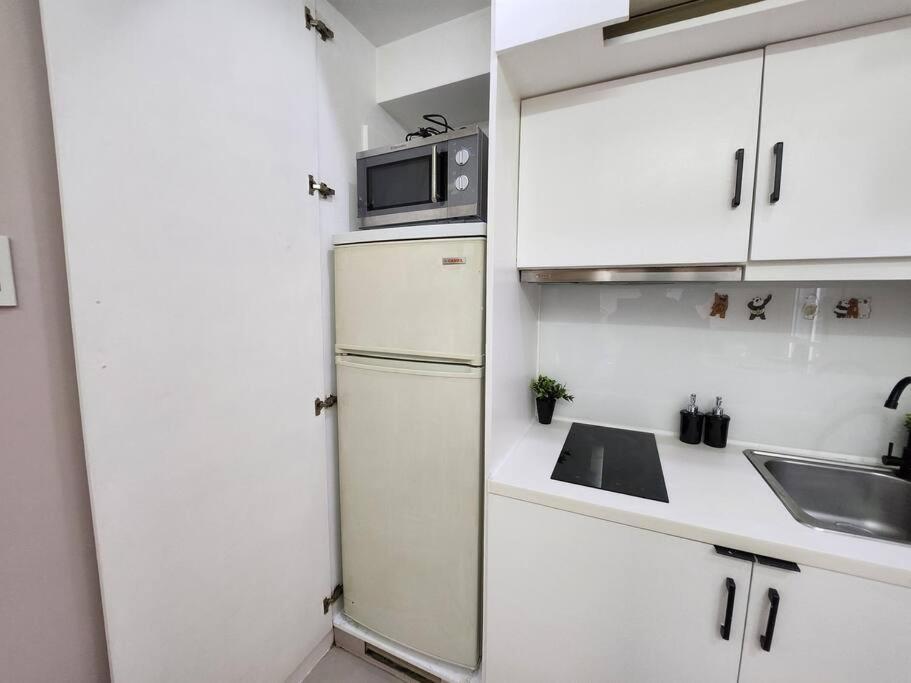 Enjoy Bgc Sunset And Golf Course View 2 Bedroom Loft With 100Mbps Internet Connection Manila Dış mekan fotoğraf